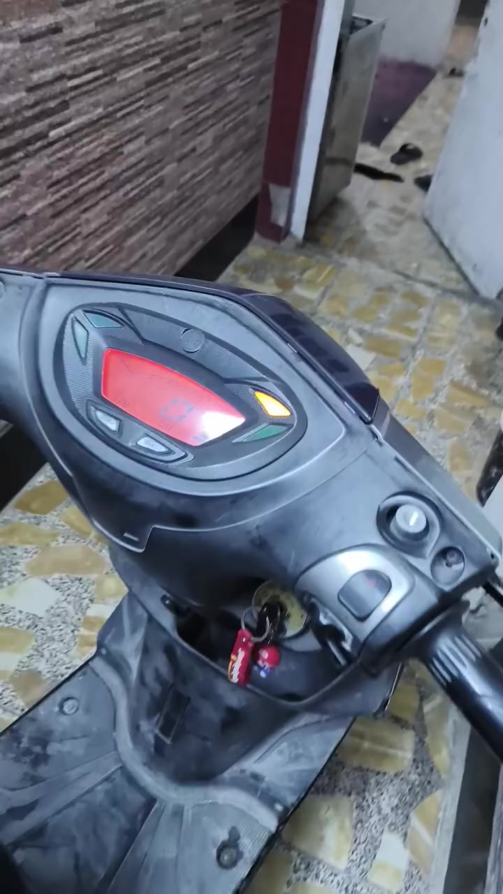 الجي تي آر مابيهة أي نقص دراجه كامله صارلهة 70 يوم من نازله من الرمبه من معرض يوسف جوية اوراق كامله دراجه سرعه ومعدل السعر  بواحد 100 بيهة مجال شي بسيط العنوان بغداد الحبيبيه الرقم ***********
