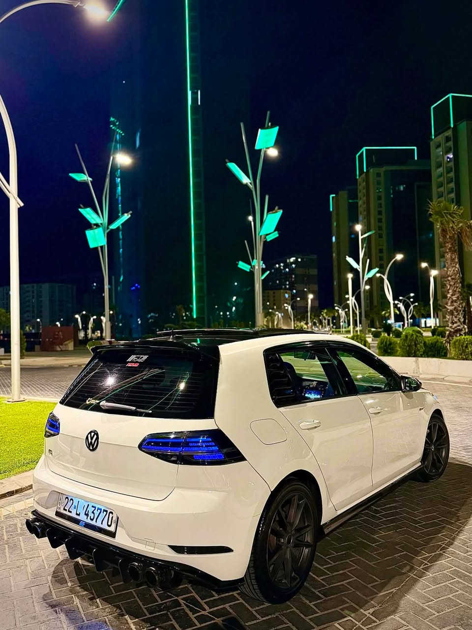 Golf 2017   (***********) 
فول فول مواصفات ١/١  
بانوراما / رادار / كشنات جلد / كشنات تدفئة + تبريد / بصمة /
كامرة بلادي / لايتات لد بگ لايت لد / شاشة دجتال / بعدد هواي مواصفات مايتذكر ......

سيارة عليهة مصرف خيالي  
بگ لایت (٣٥٠)$ 
لایت امامی (٣٠٠)$
سگف روز رایس (٤٠٠)$
لید بواب (٢٠٠)$
شاشە دجتال (٥٥٠)$
بدی کت R (600)$
ویالە مال R (460)
سستم صوت صالنصة (٥٠٠)$
بعد هواي غراظ بل محرك ماتذكرهن .......
 بيها قطعتين صبغ اوباك بس بردة 
 صور سونار موجود ..... 
 سيارة جاهزة بدون نقص الحمد اللة ✅
محرك گير كهربائي شرط ✅ محرك ١.٨ مرغوب 
 مكان سليمانية ✅
سعر سيارة (128$) قفل 
*********** السليمانية, العراق

