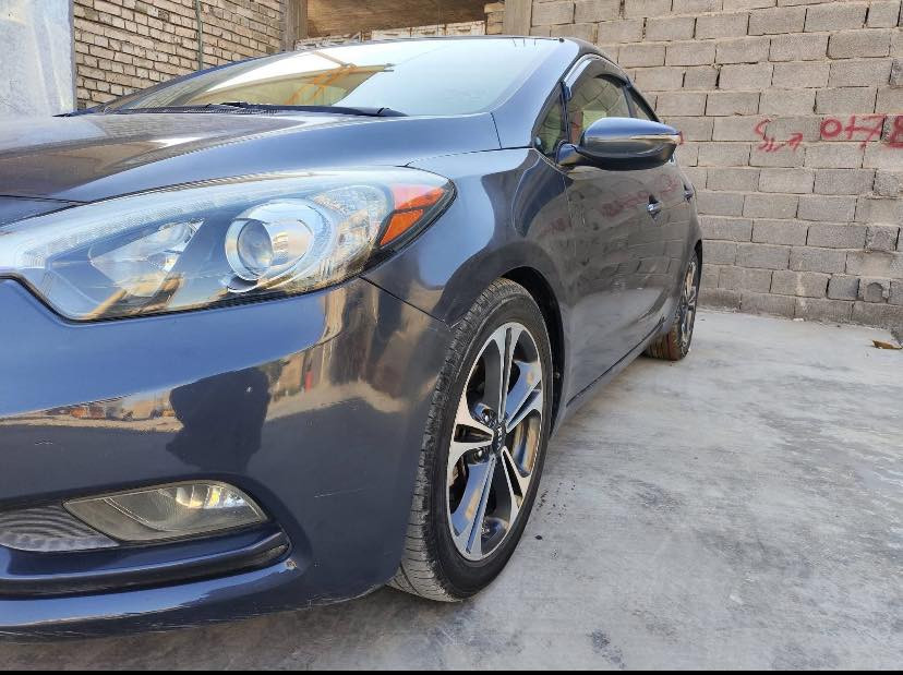 السلام عليكم ورحمه اللّٰه وبركاته كيا فورتي موديل 2015 وارد امريكي اللون رصاصي فيلي حادث جنطه سياره خير من اللّٰه جير محرك تبريد تدفئه خير من اللّٰه سنويه 2030 سعر88 ورقة قفل  
رقم الهاتف *********** انتصال سمكارت فقط اخوان
