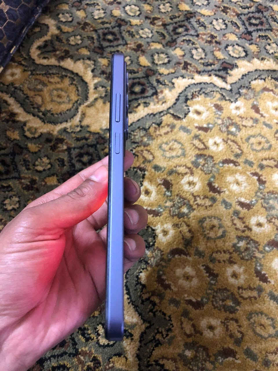 سلام عليكم للبيع سعر 200
ريلمي C75X (Realme C75X) باللون الأزرق المحيطي. 

الشاشة: يأتي بشاشة IPS LCD مقاس 6.67 بوصة مع معدل تحديث 120 هرتز. 

الأداء: يعمل بمعالج MediaTek Helio G81 Ultra، مع ذاكرة وصول عشوائي (RAM) تصل إلى 8 جيجابايت وذاكرة تخزين داخلية تصل إلى 256 جيجابايت. 

الكاميرا: يتميز بكاميرا خلفية أساسية بدقة 50 ميجابكسل. 

البطارية: يحتوي على بطارية كبيرة بسعة 5600 مللي أمبير تدعم الشحن السريع بقوة 45 واط.
 استفسار ***********
