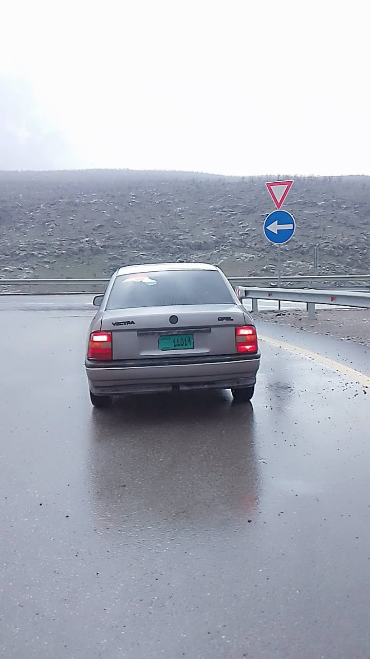 بەناوی خودای گەورە ئۆپل ڤیکترە مۆدیل 1993 گێر عادی مەکینە 20 سەیارە نموونە لەجوانی بس سویجە گێر ومەکینە بەشەرت تەقەورەقەیی بەشەر سەیارە کە مالی دۆستە کارەبایەت کامل ئیش دەکات سعری 16مجالیکی کەم شوین سۆران ***********/////***********
