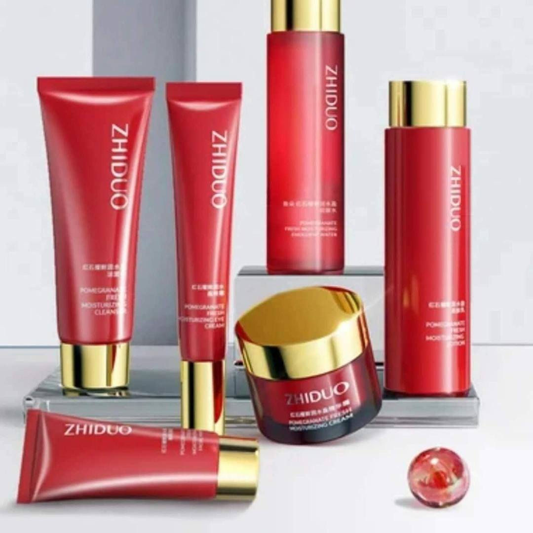 بكج الرمان الكوري  🍎
1. غسول الرمان
2. تونر الرمان 
3. كريم الرمان المرطب
4. سيروم الرمان 
5. كريم الرمان لمحيط العين 
6. لوشن الرمان 

🍎ترطيب البشرة وتغذيتها بقوة وعمق واعادة اشراقتها الرائعة
🍎تفتيح ملحوظ للبشرة
🍎تخليص البشرة من الزيوت الزائدة والقضاء على جفافها وحفظ الرطوبة لفترة طويلة lock water
🍎منتجات خفيفة على البشرة وغنية بمستخلص الحليب الطبيعي
🍎يزيل الهالات السوداء حول العين
🍎نعومة رائعة واشراقة لا مثيل لها
🍎يعيد مرونة البشرة


**إذا كنت صاحب هذا الإعلان وتريد حذفه لأي سبب، رجاءا أرسل رسالة إلى الدعم الفني**