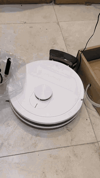 ‑ مكنسة روبوت ذكية تعمل شفط + كنس + مسح 3‑في‑1 بقدرة شفط 4500 Pa لتنظيف الأتربة، الشعر، والبقع على الأرضيات والسجاد. �

‑ نظام ملاحة LiDAR LDS 9.0 لرسم خرائط دقيقة ومسار نظيف دون تكرار تنظيف نفس المكان، مع حفظ حتى 5 خرائط. �

‑ التحكم عبر تطبيق SmartLife / Tuya + دعم أوامر صوتية مع Alexa & Google Assistant. �

‑ ضبط مناطق ممنوعة (No‑Go Zones) ومناطق بدون مسح حسب احتياجك. �

‑ Runtime حوالي 120‑150 دقيقة حسب وضع الشفط. �

‑ سعة خزان الغبار ~200‑260 مل، خزان الماء ~240‑250 مل. �

‑ يعمل تلقائيًا للعودة لقاعدة الشحن ويكمل التنظيف إذا لم يكتمل. �

جديدة مع كامل ملحقاتها السعر 300 وبيها مجال مع التوصيل كافة المحافظات 

***********
