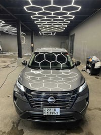 نيسان روج 2024 الشكل الجديد ماشية 30 ميل  حادثها باب سائق ونص الباب ال...