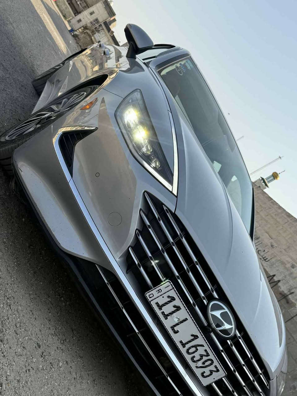 للبيع هيونداي سوناتا موديل 2023 فول للبيع أو مراوس بسبورتج 22 وفوك
رقم بغداد بأسمي 
السيارة وارد امريكي حادثها )باب خلف السائق نفسه وبي صبغ وربع جاملغ الخلفي صبغ) باقي مكفووول 
المواصفات : 
1 - بانورما 
2- لايتات ديناميكي 4 عدسات 
3- حساسات امامي خلفي 
4- رادار امامي خلفي جانبي 
5 - كشنات تدفئة وتبريد 
6- مكينه 2000 هايبرد 
7-كامرات خلفيه
8- كشنات كهرباء جلد
9- لد انارة داخليه بلادي عدة اللوان 
10- تحكم ستيرن جهتين 
11- كروس سرعه + تحديد مسار والخروج عن المسار
12- تشغيل عن بعد 
13- تبريد خلفي 
14- مرايا وسطيه وجانبيه عاكسه للضوء 
15- حساس مطر 
16- سستم صوت بووس 
17-تبريد قطعتين 
18- ستيرن هيتر 
19-شاشه كبير ذكية +ابل كار بلي 
20- الصندوق ذكي يفتح عند الاقتراب منه 
21- شحن لا سلكي 
22- داتا شو
23- تحكم عن بعد + تربط ع موبايل
24- سياقه ذاتيه
25- أوتو هولد 
26- بردات ابلاديه 
 السيارة حلوه ونظيفه بدون ايرباك ليبل واحد 
سعرها 195 $ بيها مجال بسيط سونارها موجود 
مكاني بغداد البياع ***********
