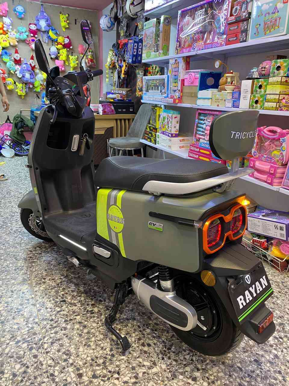 السلام عليكم دراجة ريان ام عيون  2025 بعدها جديدة استعمال شهرين مواصفاتها معروفة ملف(1200) واط/ 6 بطاريات 6 دبل
نظام (P)
نظام(R)
السعر: 900 بيها مجال
الاستفسار او الاتصال : ***********
