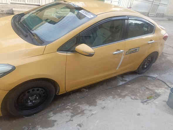 السلام عليكم 
للبيع كيا فورتي موديل 2015وارد امريكي تعديل بنيد وجاملغ بدون تبديل مكينة 2000 بأسمي تحويل ثاني يوم مصفرة هيئة وغرامات العنوان بغداد العبيدي حي الرئاسه شارع 20 
***********
