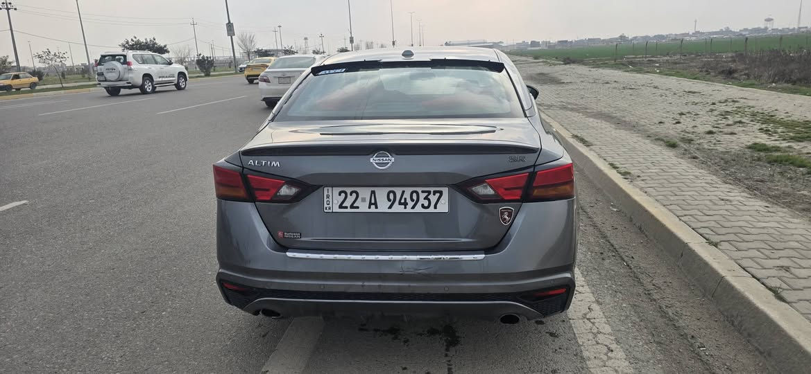 SR 2021اNissan altima 

السياره بيها بابين صفحة السايق مبدل بلاد يعني بدون صبغ 
دوسة السايق صبغ وشويه عالهلال فقط 

لكاميرا الخلفية

شفتات سرعه 

التحكم على المنحدرات

مستشعر وقوف

بصمة

ابواب بصمه 

مثبت السرعة

مرايا جانبية كهربائية

شاشة

مراقبة النقطة العمياء

مقاعد كهربائية

8 وسادة هوائية

مصابيح زينون الأمامية

مانع الانزلاق

أبل كاربلاي

التشغيل عن بعد

ABS

رادار

نظام مانع السرقة

الضوء العالي التلقائي

حساسات ضغط الإطارات

نظام تنبيه السائق

بيها بطاقة بانزين

سعر 159 ومجال قليل 

مكان السياره كركوك 

*********** بي واتساب هم كركوك, العراق
