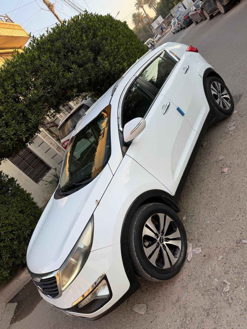 السلام عليكم 
كيا سبورتج موديل 2014 خليجي مكينه 2400 دوش على وضع الشركه ممفتوحه سيارة مكفولة من الحاث والتبديل سيارة احلة من الصور مواصفات السيارة نص فول مكينه كير صدر تبريد تدفئة تخم تاير كلة جديد بدون اي نقص بالعافية عل ياخذها بيه صبع نص باب فقط سيارة مال بيت رقم أربيل باسمي رقم جديد ثاني يوم تحويل مكان السيارة بغداد حي تونس سعر 148 وبيه مجال رقم موبايل *********** بغداد, العراق
