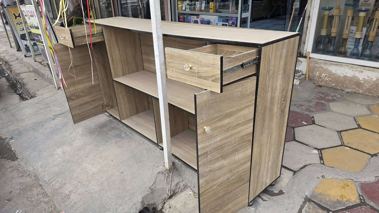 ميز جديد  للبيع لعدم وجود مساحة.
قياسات مثالية وشكل مرتب وحلو.
السعر: 125,000 دينار فقط ✨
العنوان: المقدادية / السوق القديم.
(***********)
