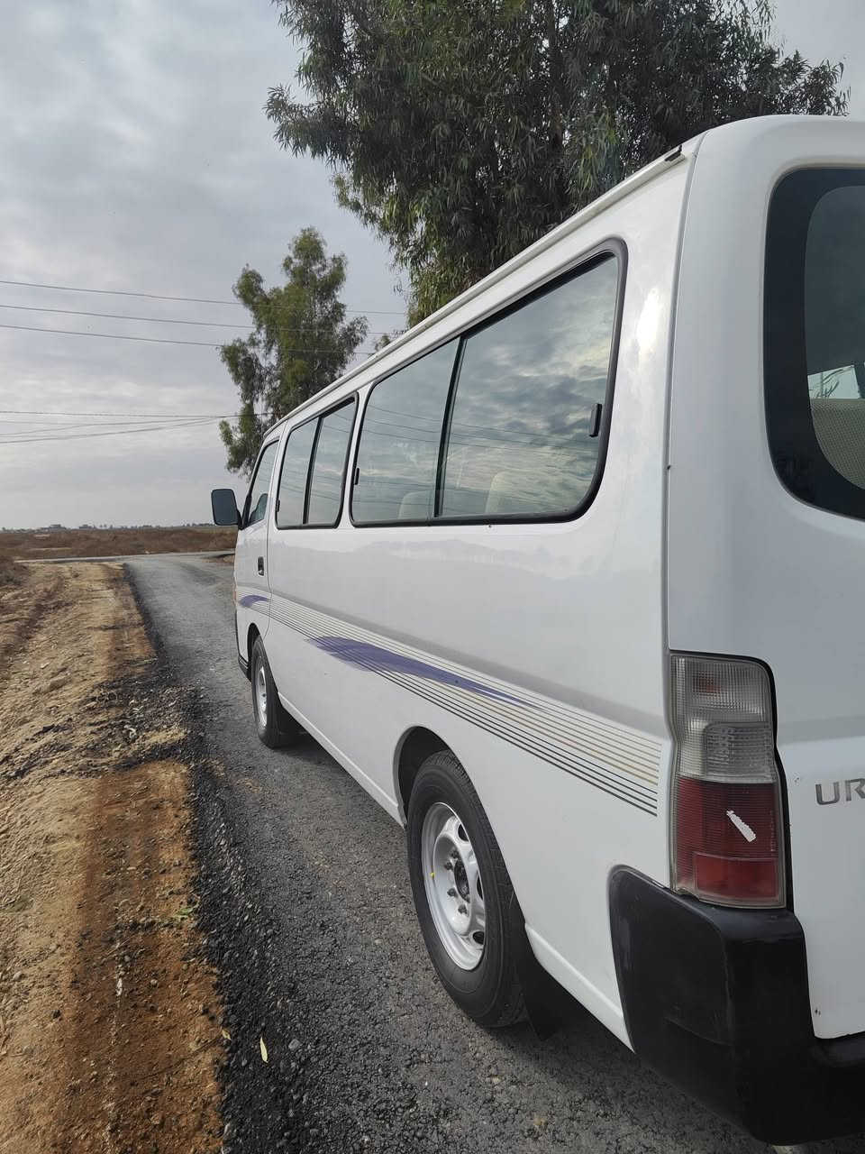 سلام عليكم للبيع موديل 2011،🚍 
مكينه وكير 💯خير من الله 
رقم بغداد تحويل مباشر
السياره كفاله من الضربه والصبق💯
تخم تاير صدر امامي خلفي جديد 
السعر 155💵 وبيه مجال قليل
المكان بغداد أطراف الشعله🏛️ 🏡
رقم *********** كورك
***********
