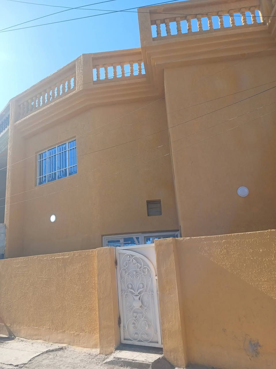 للبيع بيت 🏡 طابو صرف فى #المواصلات_الثانية مساحته #١٣٥م ركن واجهه ١٢ يحتوي على #ثلاث_غرف_نوم وصاله وحولي وخدمات وكراج  للإستفسار اتصال 🤙 على الرقم 
***********
#الجميع
