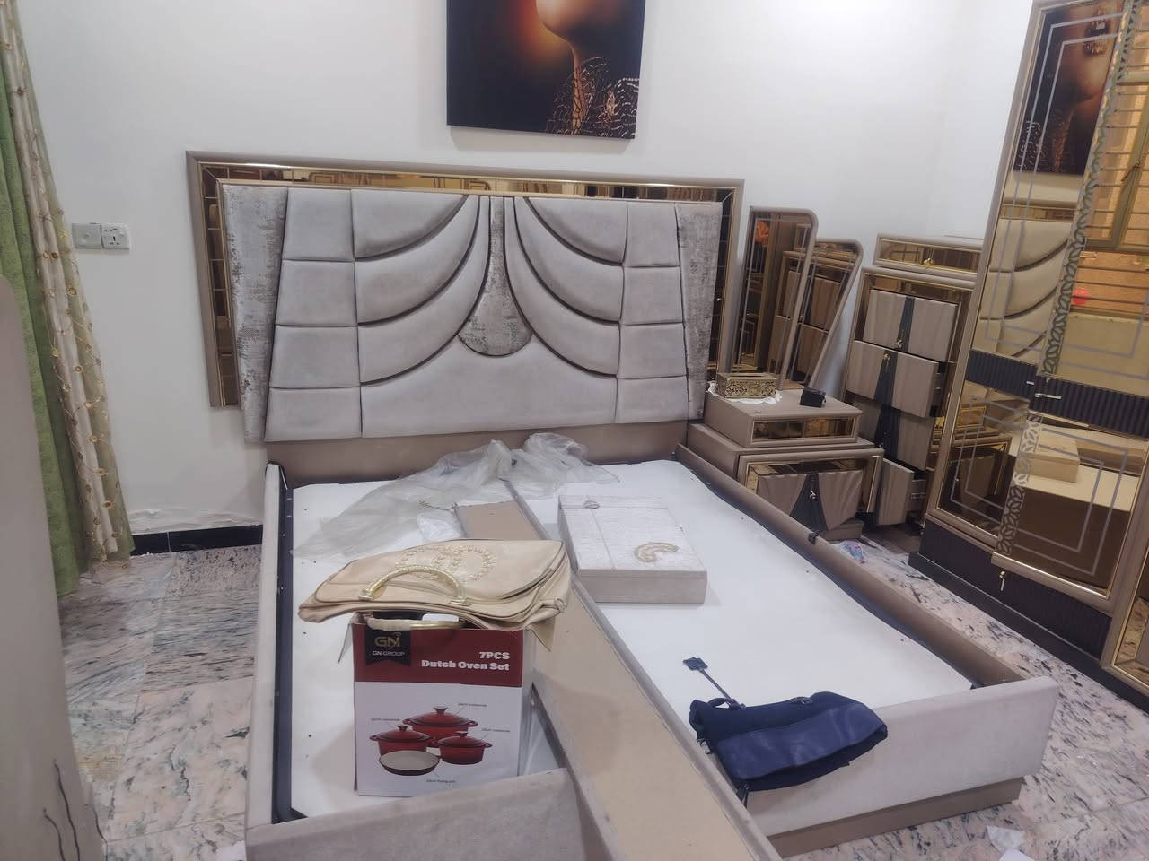 غرفه نوم ضخمه جديده اي ضرر ما بيها مكان بغداد *********** واتساب
