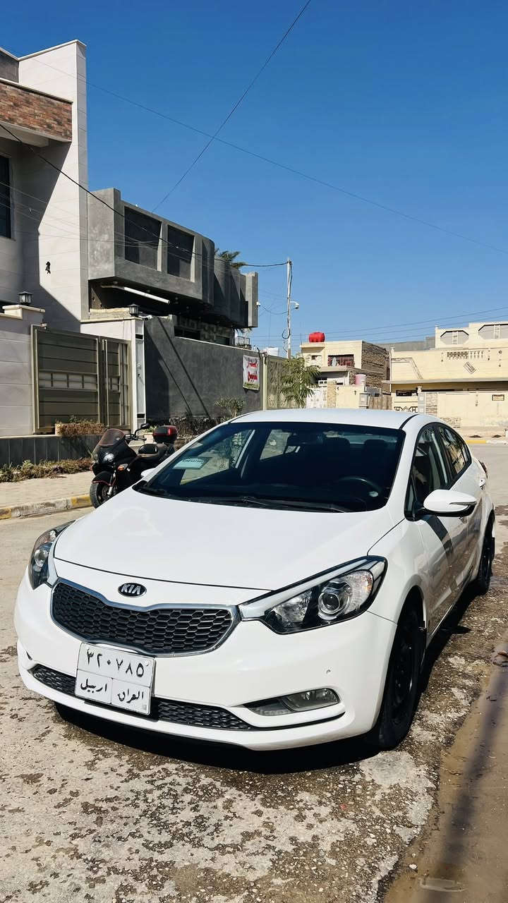 السلام عليكم سيراتو 2013 شكل 14
جاهزة كير محرك مكفولات بيها جاملغ امامي صبغ بدون دواخل بسم كردي تريد تحويل تريد وكالة سعر 113 وبيها مجال  هاتف ***********واسط الصويرة
