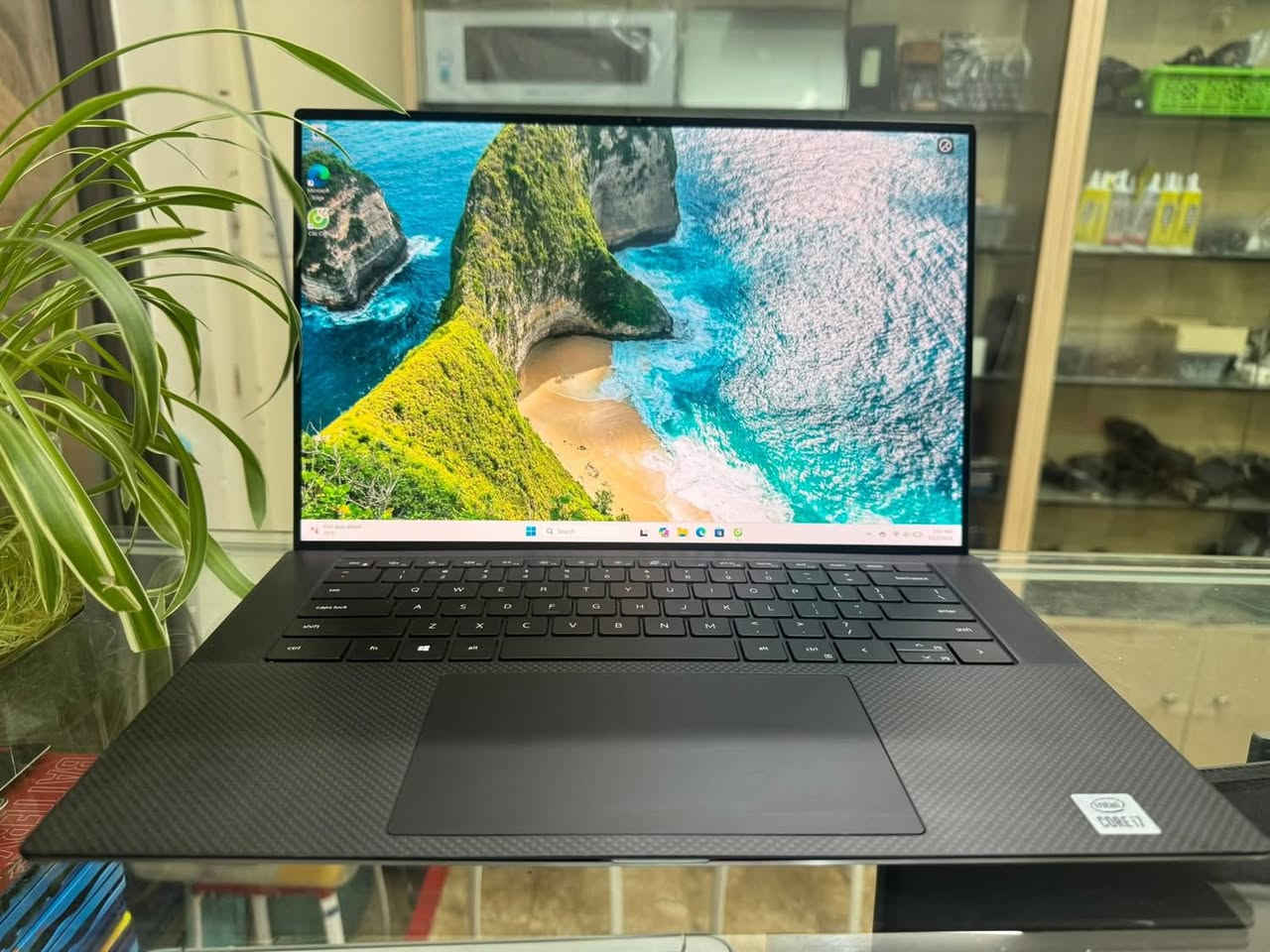 ® لابتوب DELL Precision 5550 - قوة
وأناقة في جهاز واحد!

المعالج: Intel Core i7-10850H بسرعة تصل

إلى 2.7 ghz
الرام: 32GB DDR4 - أداء سلس مع تعدد

المهام

التخزين: 1TB M.2 SSD- سرعة استجابة عالية

Nvidia Quadro T1000 :كرت الشاشة الخارجي

بحجم 4g

حجم الشاشة: 15.6انج لمس دقة العرض 4k

تجربة مشاهدة فائقة الوضوح

السعر 750

للاستفسار واتساب : ***********
