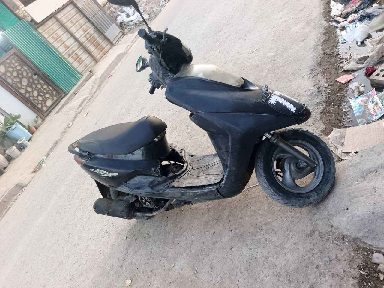 سلام عليكم دراجه بريز شغاله بس كهربائيات متشتغل كلشي شغال سعر 300 مكاني بغداد حي تراث رقم ***********
