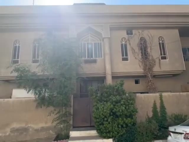 السلام عليكم .
بناية للبيع المساحة 325 م ركن 
النزال 22
الواجهة 15
تحتوي على 4 شقق سكنية مساحة الشقة اكثر من 150م .
شقتان طابق ارضي مع طارمة لكل شقة ارضية وشقتان في الطابق الاول 
العنوان جميلة .. الفرع المقابل لمدرسة الانطلاق للبنين قرب حسينية العقيلة زينب 
محلة 518 _ زقاق 18 _ دار 4
للأستفسار عن السعر وباقي التفاصيل يرجى التواصل على الارقام التالية.
***********
***********
