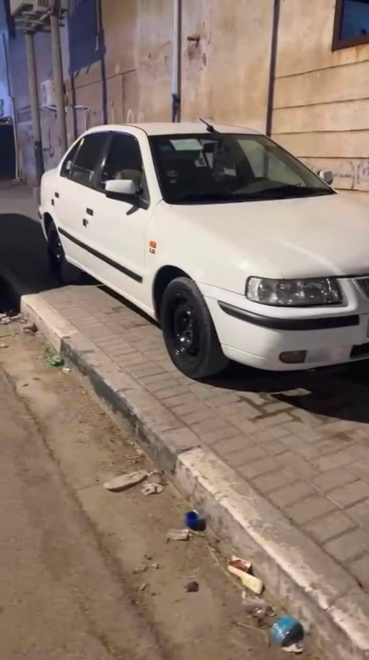 السلام عليكم سمند للبيع موديل ٢٠١١ سنويتها  ٢٠٢٨ السياره بسمي السياره توه شادله مكينه جديده وكير خير من الله وتبريد ثلج وحداديه ٥٠٪؜ طخم رنك وتاير جديد السياره شوفت عينكم قطره صبغ مابيها وتروح وتفحص وين ماتريد دوخل كزازه 
السعر ٥٠ وبيها مجال 
البصره الاصمعي الجديد 
***********
