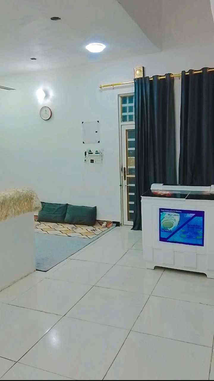 السلام عليكم 
بيت للبيع 100 متر ركن عالي عن الشارع طابو زراعي قريب الشارع 
يتكون من غرفه -صاله - مطبخ بناء بلوك سقف صب اساس حجر 
العنوان شارع المعمل مقابيل اسواق حسين الرماحي 
السعر 27 وبي مجال 
للاستفسار *********** النجف, العراق
