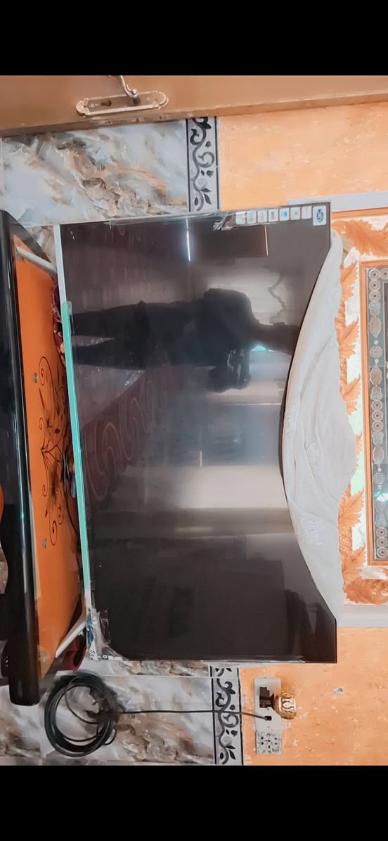 شاشة للبيع حجم 55 
فول مواصفات و نظافة 
سمارت وضوح أنترنيت
الاصلية وكالة مستخدمة 
قليل كلش نظيفة بعدها 
بلزكات الشركة ملحقاتها 
الريمونت والكارتون كاملة
السعر ٧٥٠  و بيها مجال
مكاني ميسان المجرالكبير
***********

