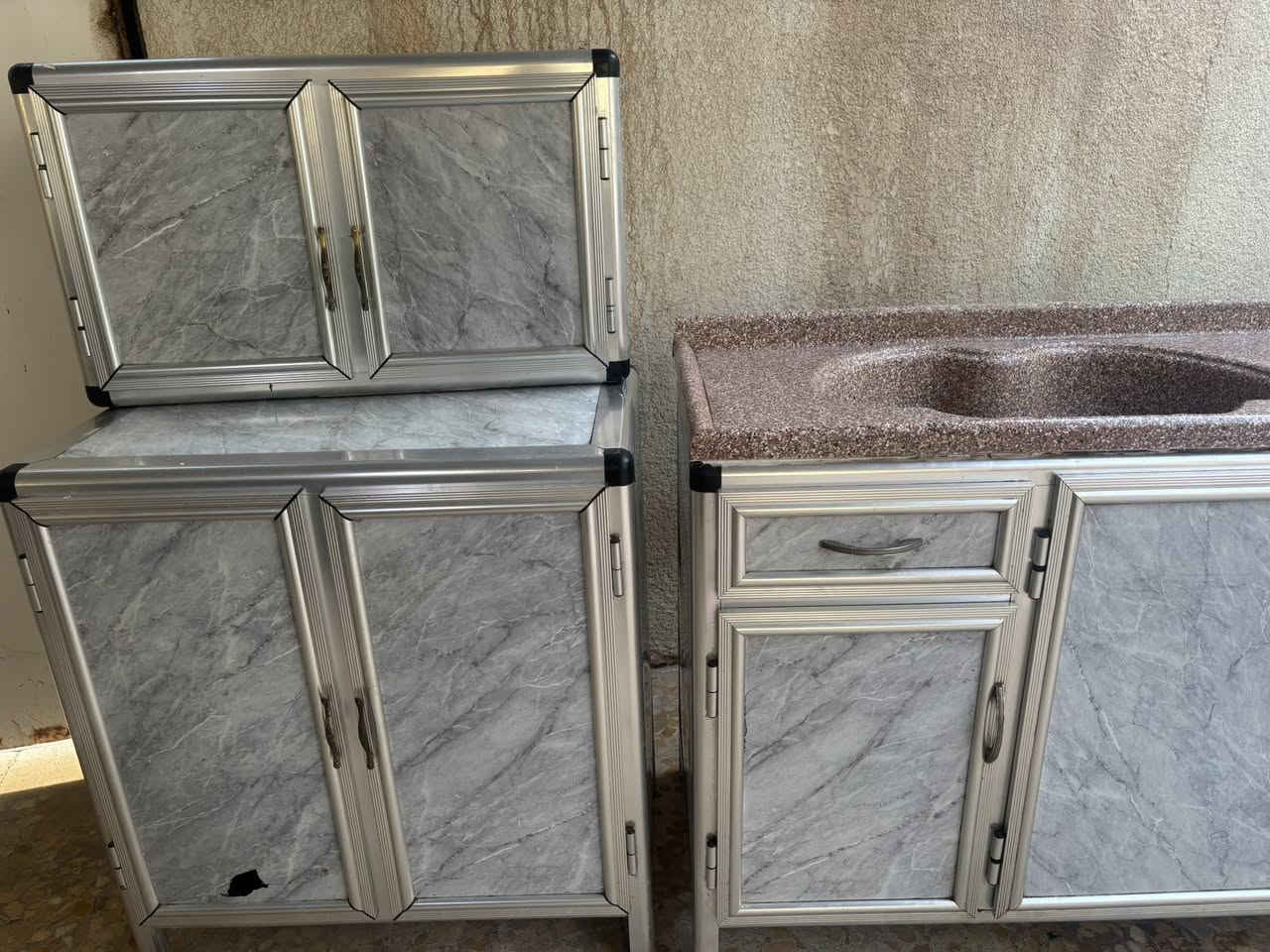 للبيع هذا كاونتر السنك مرمر احنه مسوينه كلش ثقيل  السنك مترين مع ملحق مترين  واكاونتر  متر مع ملحق متر


**إذا كنت صاحب هذا الإعلان وتريد حذفه لأي سبب، رجاءا أرسل رسالة إلى الدعم الفني**