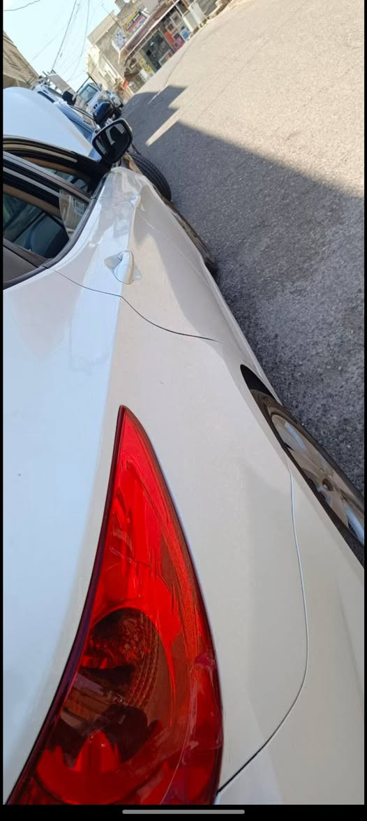 للبيع اكسنت 2014
محرك 16 
كير محرك اب شرط مكفوله  بي اشويا تعديل بارد فقط بدون صبخ سيارا جاهزا ربع ما تصرف عليها تيرات جدد طخمات جدد رقم سنويا جدد
كوبون بانزين موجود 
عنوان موصل بعشيقه 
سعر 117 ورقه 
الستفسار ***********
