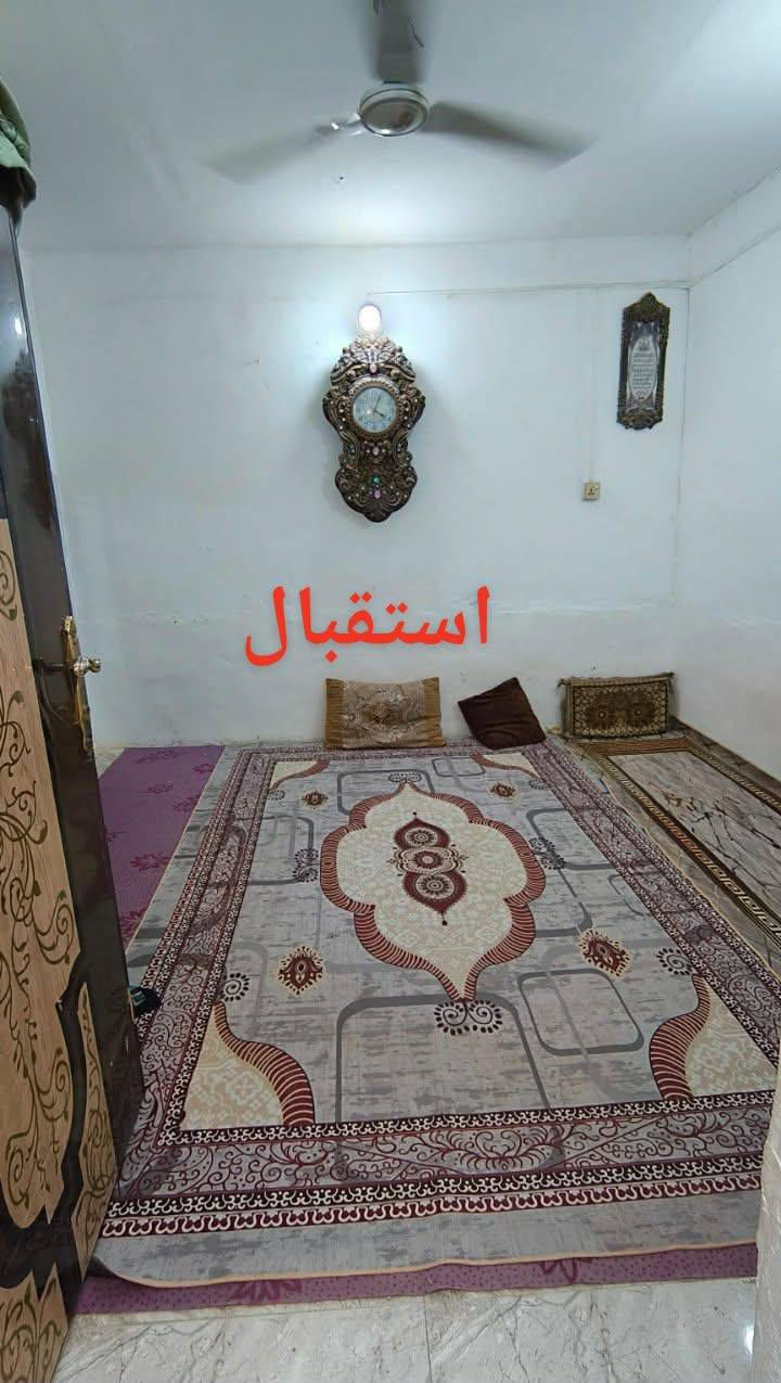 بيت طابو صرف مساحه 80 م حي الوحده شارع كهوة عبيد غرفه + استقبال +صاله + مطبخ + غرفه فوك السعر 58 وبي مجال ***********
