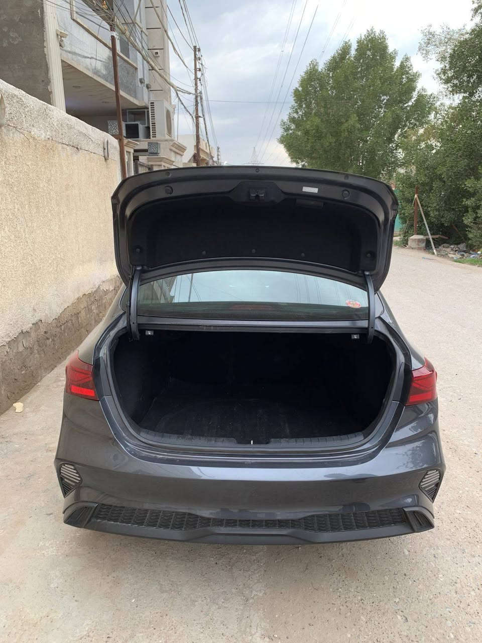 بسم الله الرحمن الرحيم
السلام عليك ورحمة الله وبركاته 
كيا فورتي وارد امريكي 
موديل ٢٠٢٤
ماشيه ١٧ الف ميل 
بدون صبغ بدون تبديل ليبل واحد بيها فقط الدعاميه الاماميه 
نص مواصفات 
رادارات +اشاره بالمرايا 
تحكمات استيرن فول 
شاشه وكامره دواره 
أنظمة قيادة 
ويل كب 
سياره جديده جدا 
رقم بغداد ترقيم جديد 
العنوان بغداد السريدات 
السعر ١٦٠ وبيها مجال للشراي 
التواصل على الرقم ***********او***********
