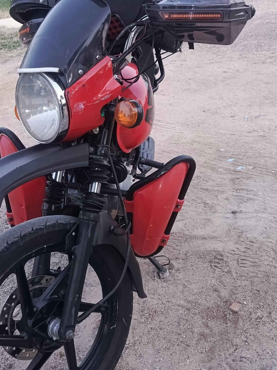 سلام عليكم بوكسر 2023 رقم انكليزي تحويل ثاني يوم دراجة نضيفة معتني بيهه مكاني بغداد السعر 2400 وبيهه مجال دراجة متصرف عليهه جاهزه من كلشي لايت زنون وحده ب 60 الف فدراليات احمر ازرك اشاير جانبية بل واقيات ***********
