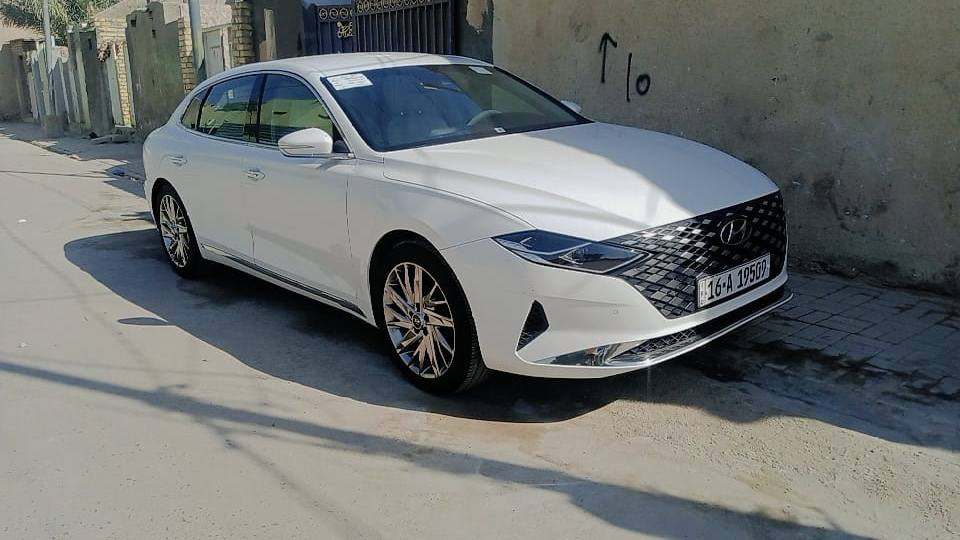 السلام عليكم
للبيع  
هيونداي ازيرا موديل ٢٠٢٣ وارد كوري غاز بلاد 
مكينه ٦ سلندر3000 cc

المواصفات السيارة فول الفول كفاله عامه من الشخط ماشيه 32  
عداد ديجيتال متصل شاشه
رادرات اماميه خلفيه جانبيه 
٣٦٠ درجه 
نقطه عمياء 
اوتو هولد 
سايد بريك بصمه @
تبريد شاشه 

السعر 230 وبيها مجال  
مكان السيارة ديوانيه 
للاستفسار***********
