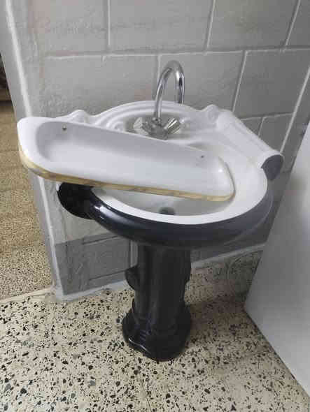 السلام عليكم البيع مغسال مستخدم قليل السعر٤٥ بي مجال بسيط مكان كراج شمال رقمي ***********
