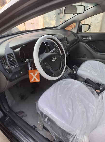 فورتي موديل 16 
وارد امريكي ضربتها قبق الجنطه فقط
 جديده كامله ع اخر حبايه
لاصبغ لامعجون لاشاصي ولابرانكيت 
كير عادي 7 نمر
مكينه دوش 2000 
رقم نكليزي 
السعر 100 وبيها مجال للشراي
***********
