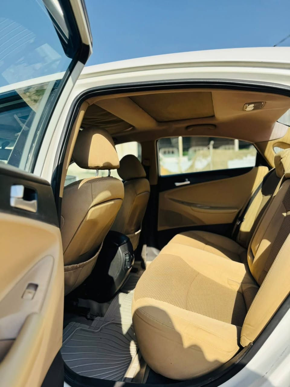السلام عليكم 
🚗 سوناتا ٢٠١١ خليجي
🔸️رقم بغداد 
🔸️كفاله عدا بارد بالجنطه اربع اصابع 
🔸️مكينه ٢٤٠٠ جاهزه من كلشي 
💵السعر ب١٢٤ بيه مجال 
🔹️مكاني بابل 
📞للاستفسار الاتصال على الرقم ***********
