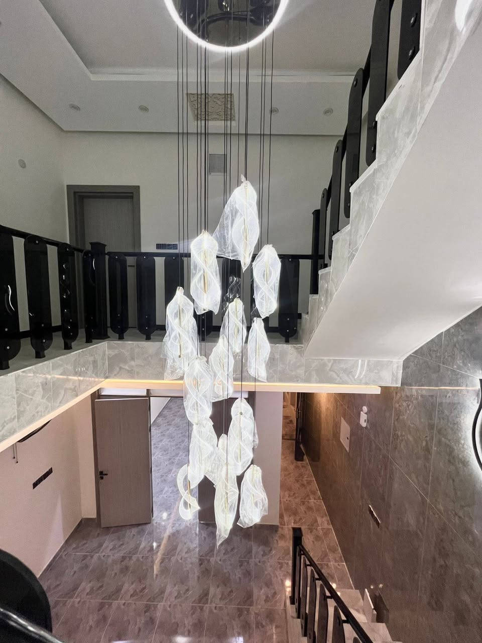 دار في حي القادسية 110م طابقين بناء حديث غير مسكون  شارع 15 مقابل المعرض الدولي الواجهة 5.5 نزال 20 

يحتوي على 3 غرف نوم وصالتين واستقبال ومطبخ وصحيات داخلية وخارجيه مع ثريات وكيزر وتانكي  

__العنوان المكتب /النجف الاشرف _حي العدالة _شارع المستوصف 
 
نستقبل جميع العروض التجارية في كافه احياء النجف اداره مكتب الميار للعقار 

🟨للاستفسار الاتصال على الرقم التالي او مراسلة الصفحة 
 
📞 عباس الجنابي ***********
📞عباس هاتف الشايب ***********
