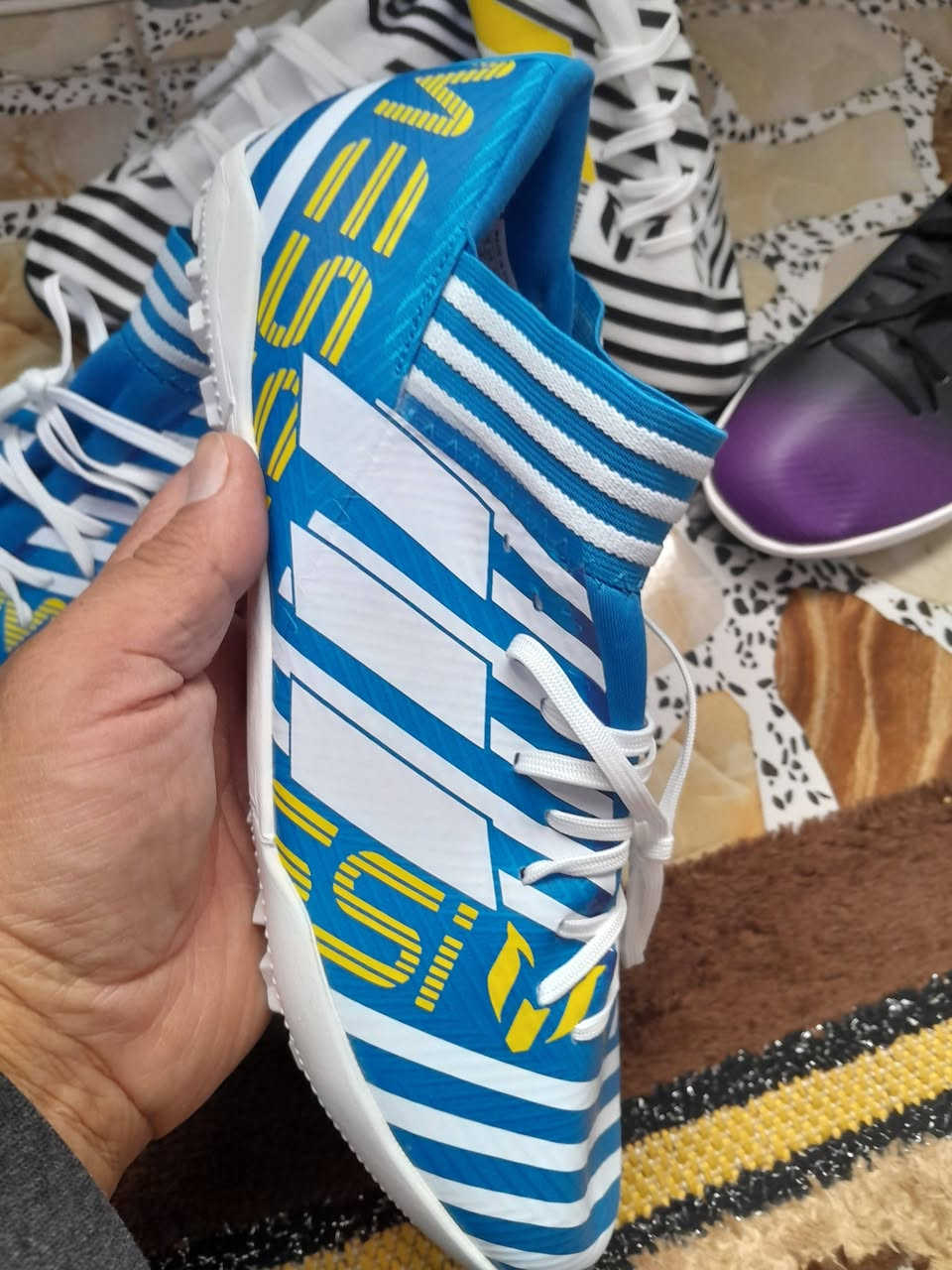 حذاء مسي الاصلي خياط داخلي قطع تحفه الوان وقياسات للتواصل خاص او الاتصال ***********
