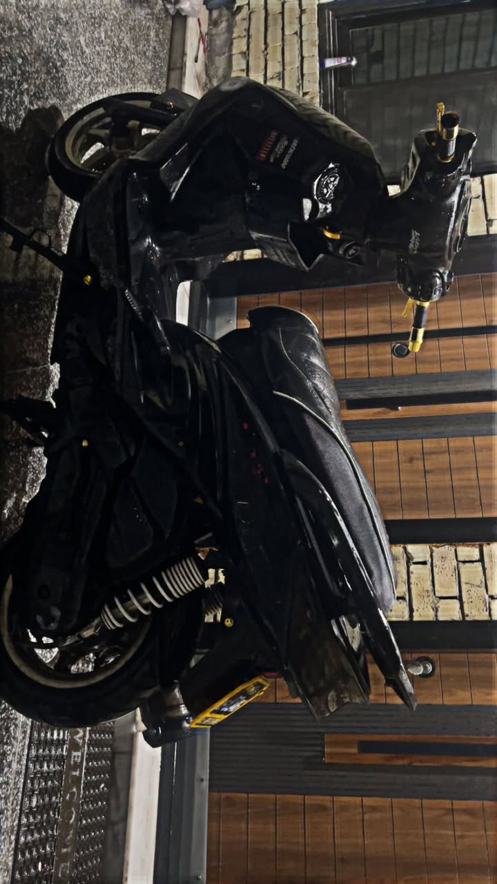 سلام عليكم من رخصت ادمن الكروب  دراجه  سكنس فحل طلاعات دراجه مكفوله كفاله عامه  كشن رياضي اشاير رياضي  سلف رياضي كلجات رياضي دراجه عليها تزويد. ذهبي خارجي فقط مكينه بلاد خرسه دراجه  سعرها 985 للبيع او مراوس حسب القناعه متواجد واتس***********
