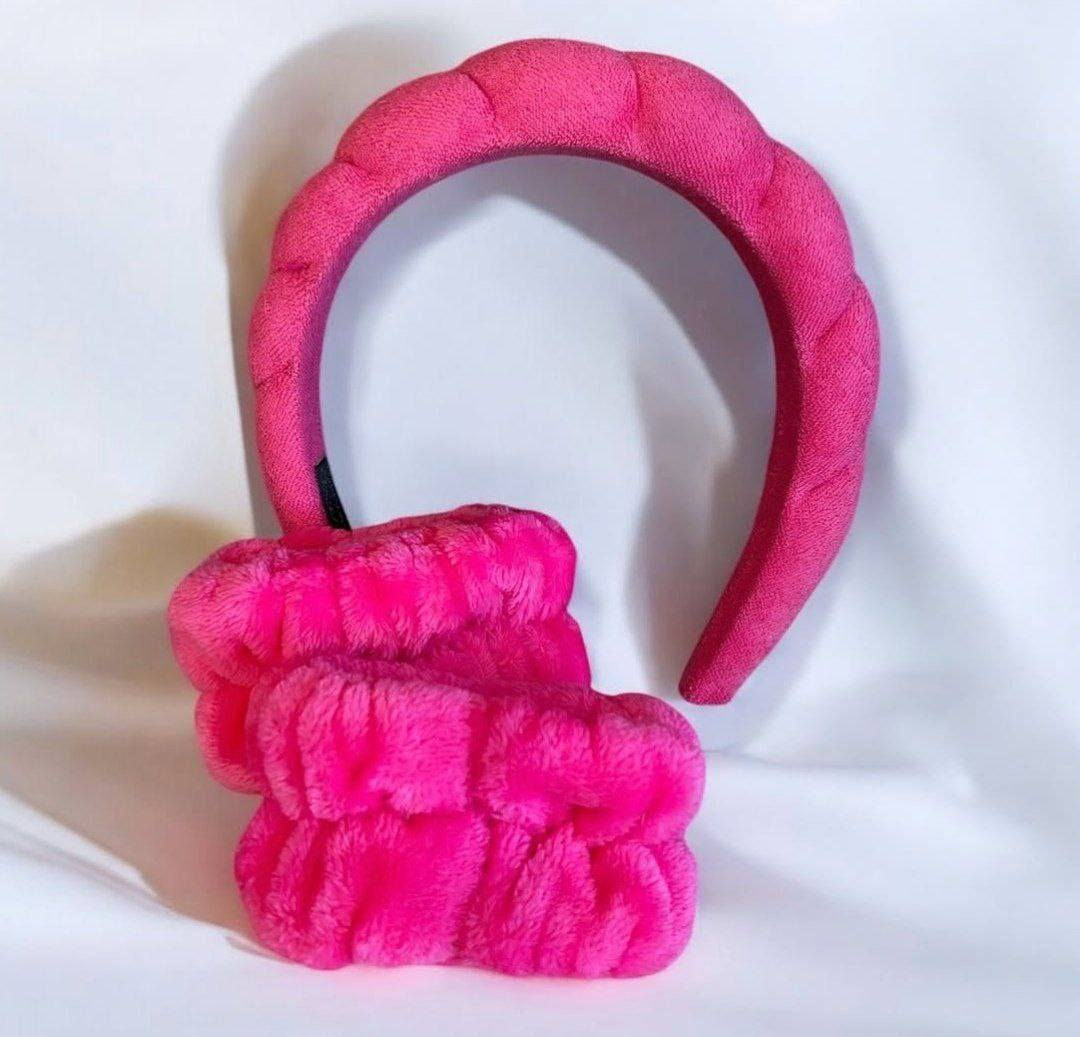 رجع توفرررررر 😍❤️
🌸✨ دلّلي نفسج✨🌸

سيت للعناية 😊 طوق + معاصم 😊
جربـي طوق الشعر ومعاصم اليدين 😍😍 المخصصات للعناية بالبشرة 💆‍♀️💖
طوق يبعد الشعر عن الوجه  
والمعاصم تمنع نزول الماء
وللتمكني بروتين عناية فاخرة 😍🛁🪞

📦 متوفرين بجودة عالية وتصاميم كيوت!
خلي عنايتج بنفسج متكاملة ومن دون تعب 😍 
متوفر ب 6 الوان 🩶🤍🩷🩵💜❤️

#الاصلي 💯✔️
🚘 يوجد خدمة توصيل لجميع محافظات العراق ٤ الاف 🚘


**إذا كنت صاحب هذا الإعلان وتريد حذفه لأي سبب، رجاءا أرسل رسالة إلى الدعم الفني**