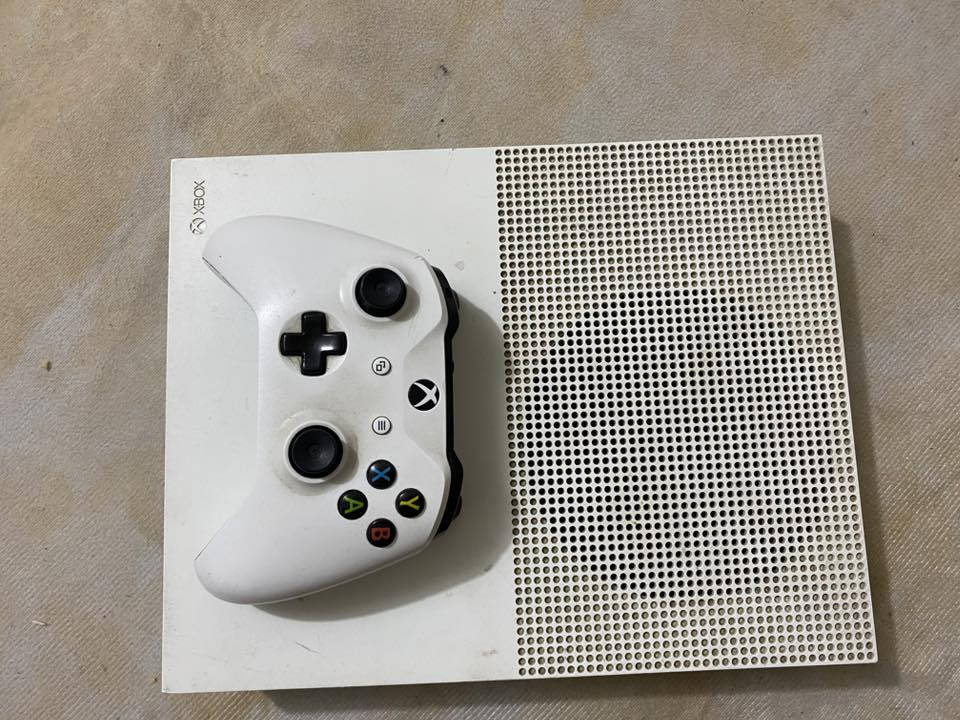 سلام عليكم جهاز اكس بوكس وان اس نضيف يجي ويا قرص GTA5اونلاين السعر 140وبي مجال حك جيه مكاني بغداد شماعيه ***********موجود واتساب
