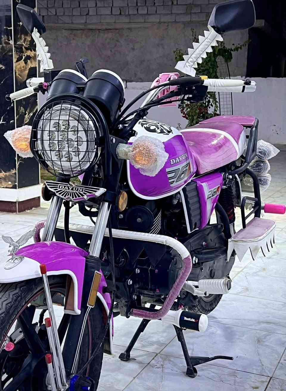 دايوان موديل 23 دراجه نضيفه نظافه فول ومجبزه 
دراجه اي نقص مابيها أورق كامله سحب مو اصولي 
اسبانه ما ممدود عليها 
مكينه 150 
مكاني ديالى شهربان 
منطقه سريحه 
والشراي بي خير ويدلل 
الاستفسار ***********
