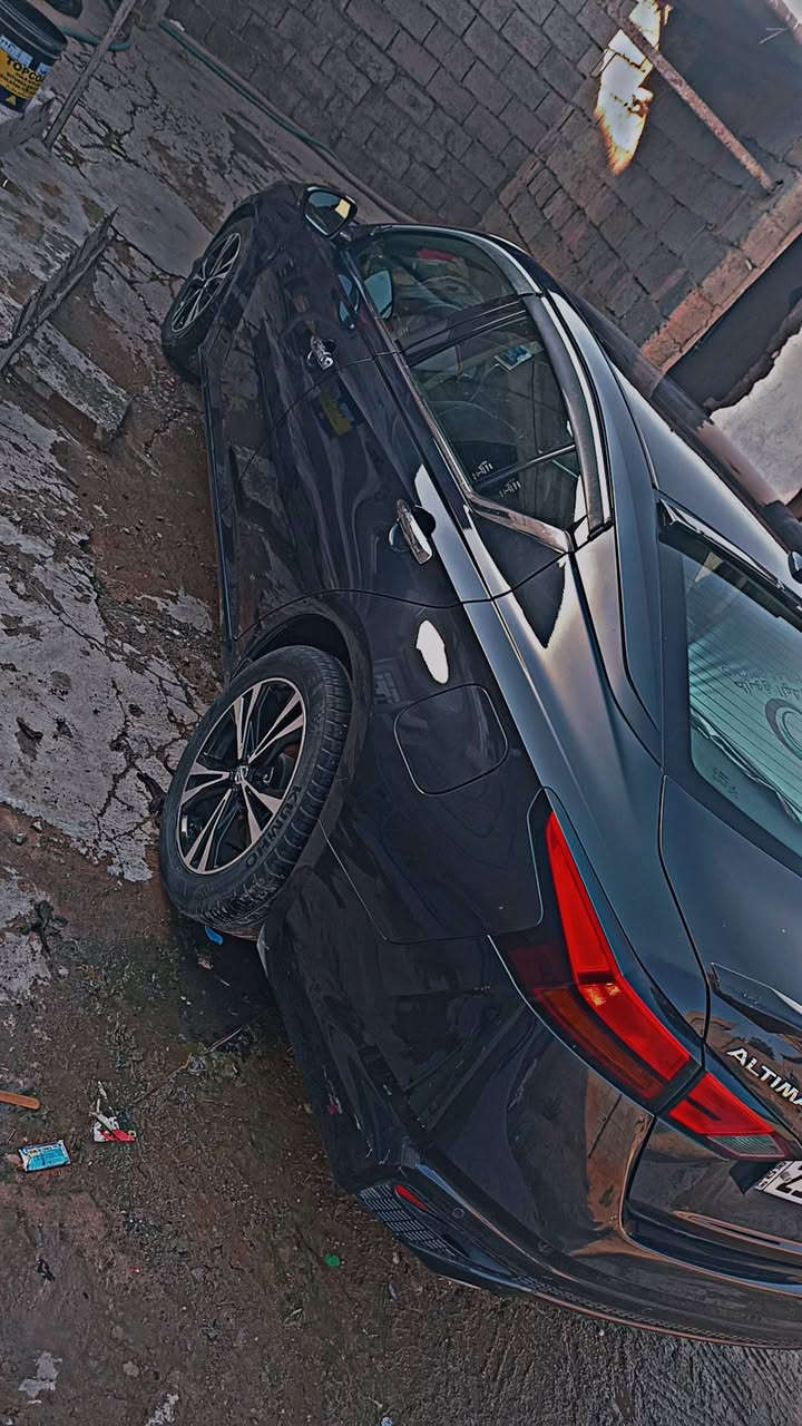 السلام عليكم 

التيما موديل 19رقم سليمانية فول موصفات SL معروف  كير ومحرك بشرط سنويه جديد ضرره بونيد وشويه على هلال تأير خلفي سونر ماله موجود ويه صوره سعر 147وبيه مجال الي شراي يتصل على رقم 

***********
