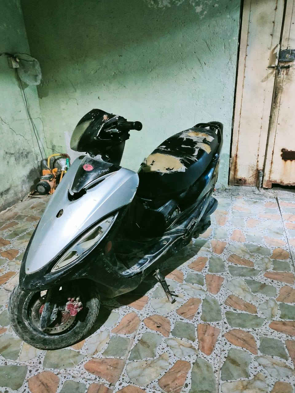 سلام عليكم كامكو جي فور  مزود بيه بس صالنصه رياضي شغاله ما بيه شي بس مستحقه تجفيت فقط ولفات مكاني نجف سعر ب250 
رقم *********** وشراي يدلل
