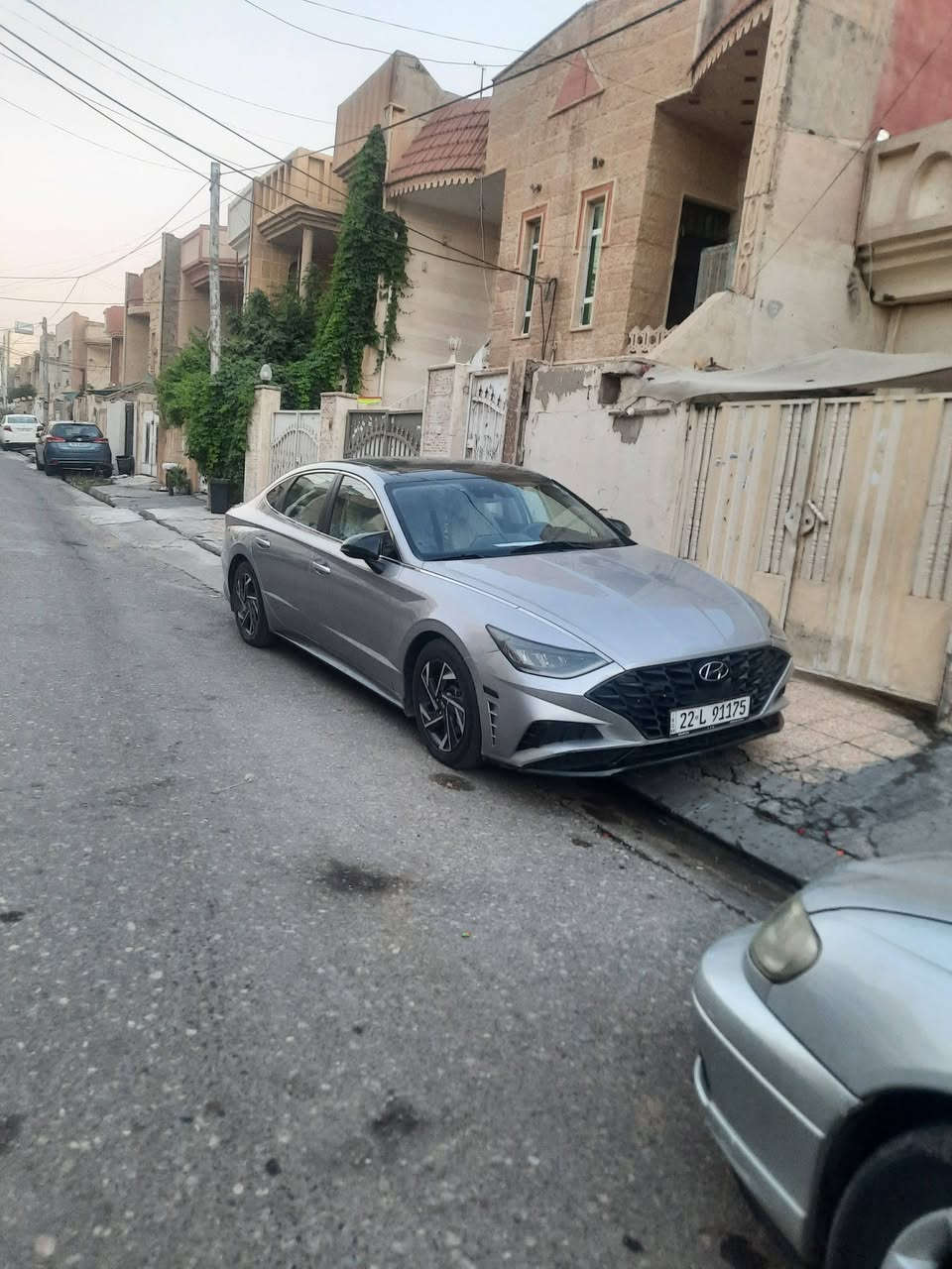 سوناتا ٢٠٢٢ sel plus 
 محرك ٢.٥ gdi دبل نوزل (٨ نوزل) 
فول مواصفات ما عدى المقاعد جلد
ضررها بارد اباب السائق وخلف قبق البانزين 
موضع بللصور
مواصفاتها فول بانوراما نقط عمياء رادارات تحديد مسار اوتو هولد تبريد قطعتين شاشة ديجيتل كاربلاي واير ليس وبعد بيها مواصفات
رقم جديد هسه لل٢٨ يلا تسقط باسمي السياره 
سعرها ١٧٨ 
مع العلم ماشيه بامريكا ٤٨ الف ميل 
وهسه ٦٠ الف السياره جديده بمعنى الكلمه 
للاستفسار التواصل ع الرقم ***********
