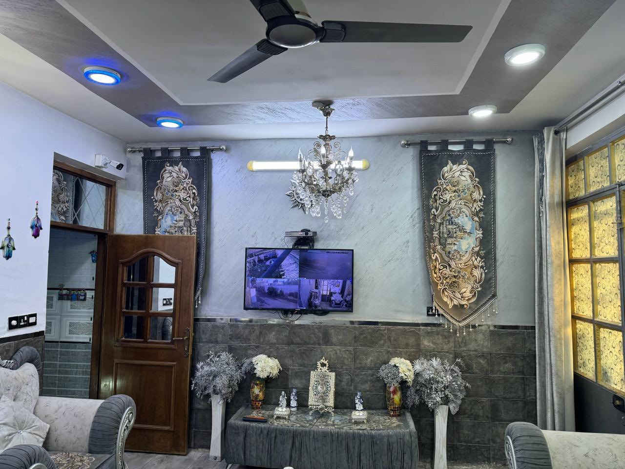 السلام عليكم
بيت + حديقة المساحة ٢٥٠ متر الواجهة ١٦ متر
نزال سليم الشارع الرئيسي  ٢٠٠ متر ملك ٥٠ متر اوقاف
البيت والحديقة موثث بالكامل
تبليط ماء اسئالة وكهرباء فوول كامرات انترنيت مولدة سبالت كلهة شغالة وجديدة 
الاتصال الحاج عمار العزاوي ابو سجاد
***********
