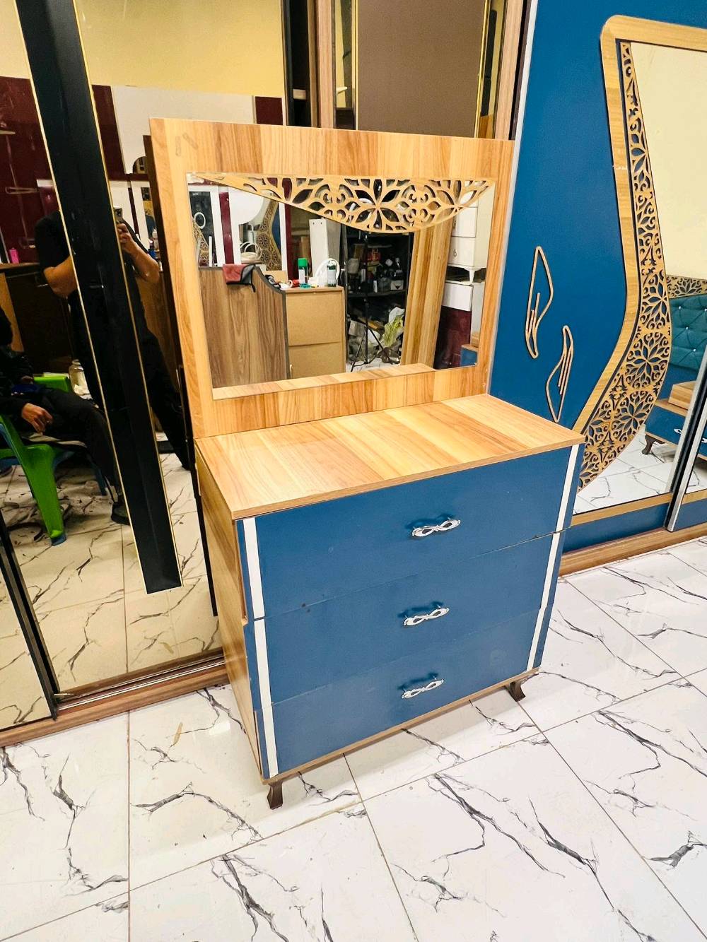 غرفة نوم مستعملة🇹🇷

 نضافة80 ٪💯

عدد القطع / 5

نضام / أسلايت 💢 400🔒

شد ونقل داخل بغداد مجاني🚛

يوجود توصيل محافضات

هدية 🎁 طابورية إضافية 