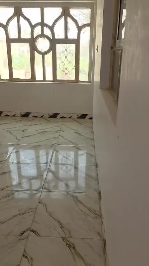 شقه الايجار 🏠 طابق ثاني معزوله نضيفه  

الموقع ..حله حي الاستاذه الثانيه شارع  المستوصف 

الاستفسار الإتصال ***********
