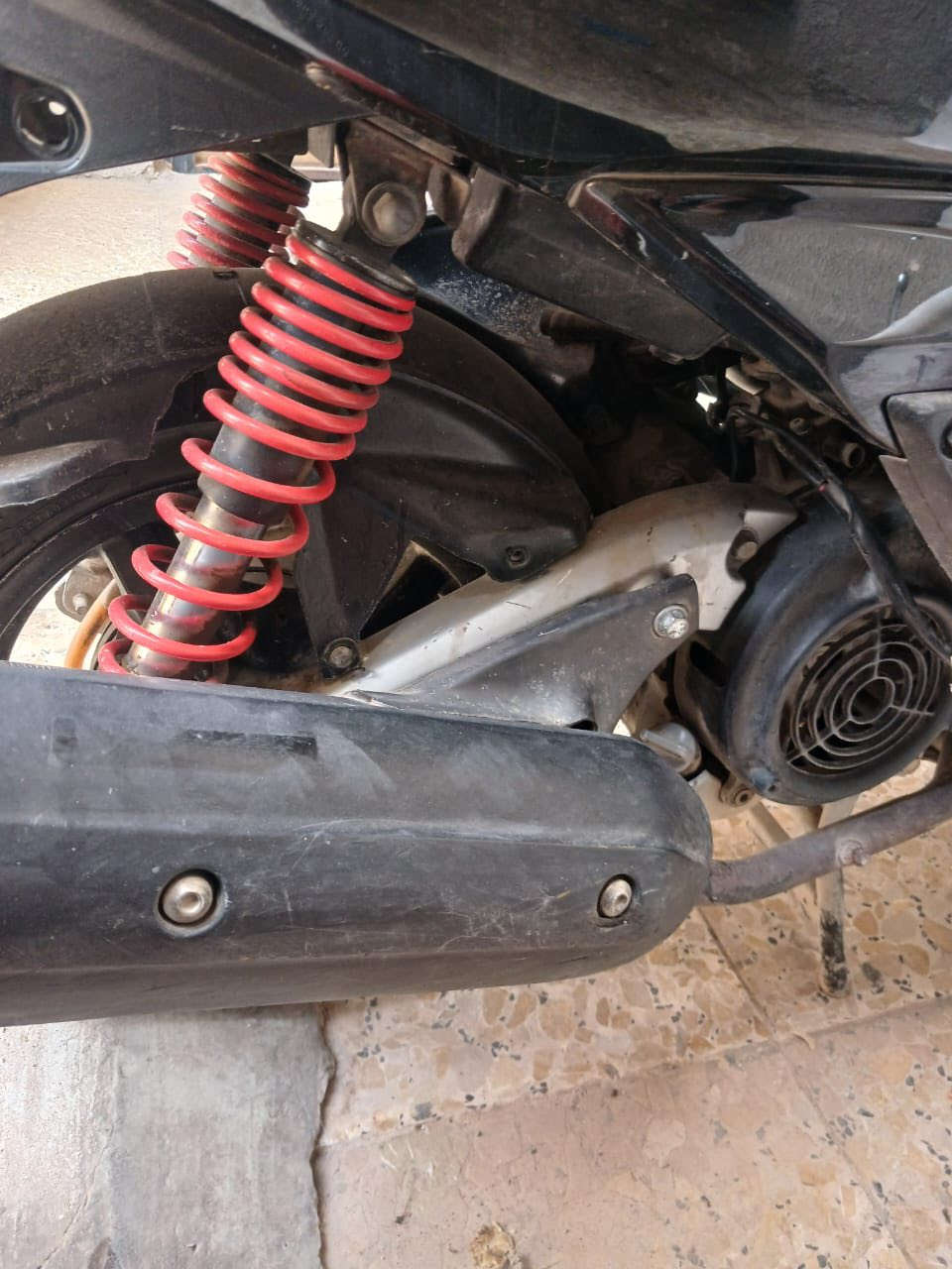 السلام عليكم سكنس فحل كوري كابريتر  الدراجة نظيفة وشغاله سلف هندر   ‭0770 322 9461‬ مكاني البلديات
