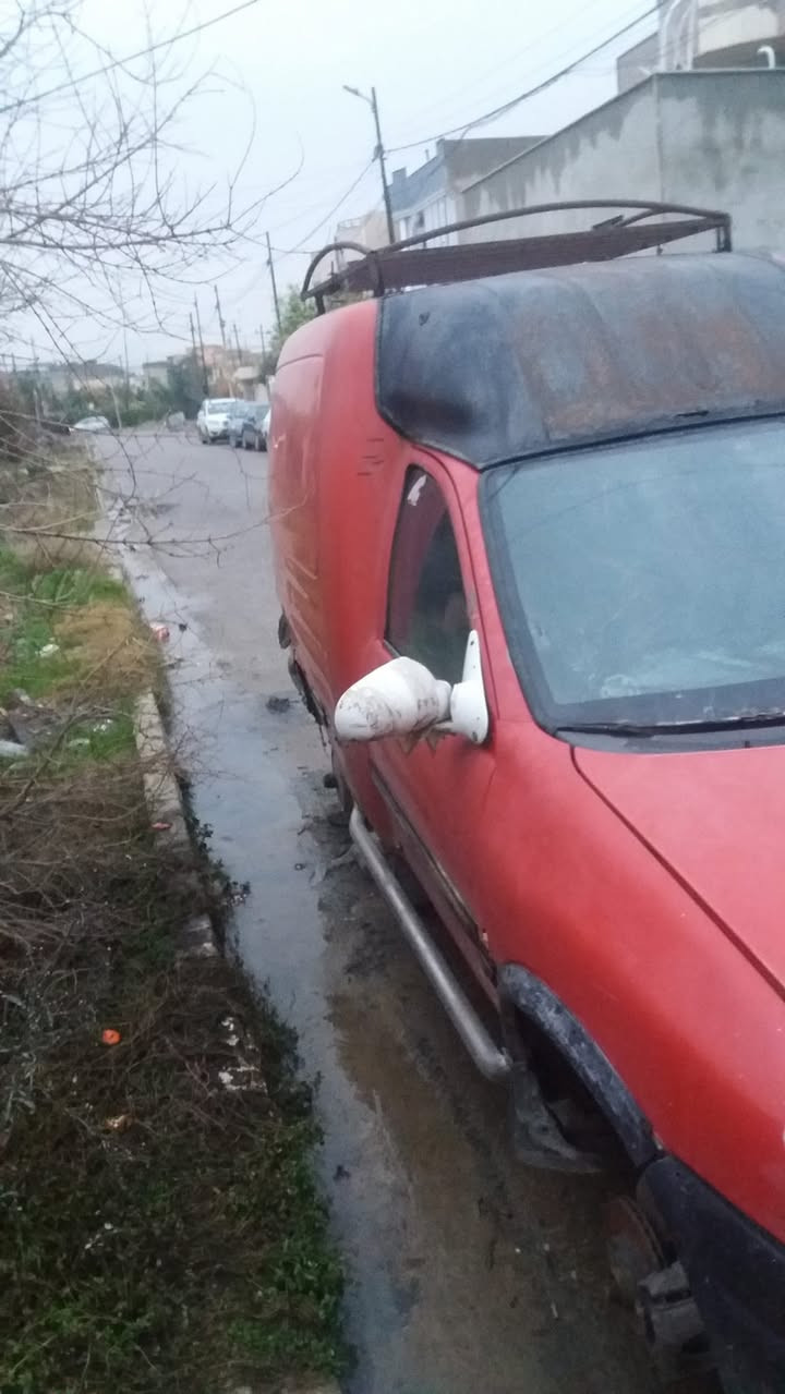 استرا بوكس موديل ١٩٩٥ رقم اخضر سنوية بيضا حمل محرك شغال كلج عاطل بيع حديد فحم السعر ٥ورقات ***********
