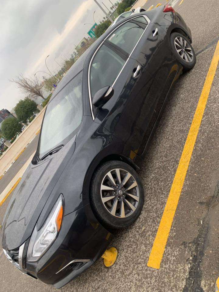 Nissan Altima 2017 SV plus
التيما sv بلاص ٢٠١٧ .. 

لون نيلي طوخ .. فول الفول للأخير .. 
سقف سلايد..
قطعتين تبريد .. 
كشنات وستيرن تدفئة .
. رادارات جانبية 
اشارات مراية..
اشارات نقطة عمياء..
كشن السايق كهرباء كامل الوضعيات .. 
ويل كب بلادي..
تايرات نظيفة كلش..  
شاشة وكاميرا خلفية .. 
وباقي المواصفات معروفة 

ضررهه واضح بالصور 
.. بونيد مبدل ومصبوغ بدون قطرة معجون. 
وبالعراق جامرلغ امامي وباب جهة السكن .. فقط بخ كلير.. .. بدون قطرة تعديل او معجون .. بدون قطرة دواخل … بدون شخوط او بدون رصعات . 

بدون اي ايرباك (كامل وضع بلادي)… وشرط الفحص. 
كير جديد تفصيخ مبدل بالشهر الثامن والوصل موجود..
كير ومحرك وتبريد وتراي .. كامل شرط الفحص. 

شرط الوكالة والتحويل (سيارة بأسمي).

سنوية لحد شهر الرابع ٢٠٢٨

السعر : ١٢٢ ورقة قفل .

تلفون : ***********
