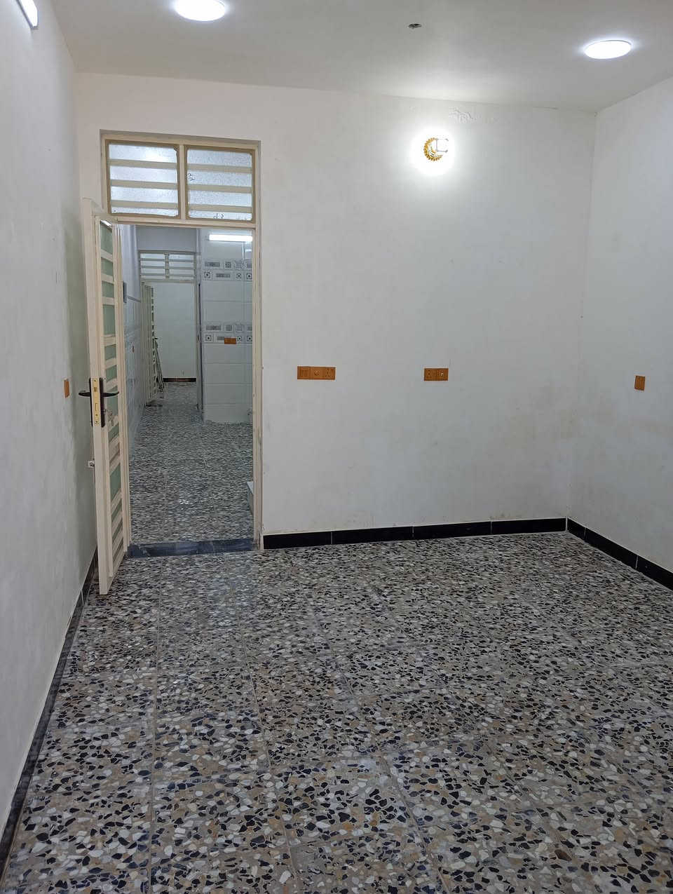 للبيع بيت جديد بناء حديث 4*20 الدسيم طابق واحد والطابق الثاني صاعد البناء البيت فارغ  *********** وات ساب موجود
