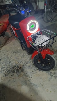 R9 للبيع دراجه نظيفه سرعتها 80 خمس بطاريات السعر 250 وبيها مجال اربع ن...